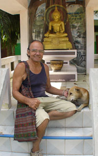 willard van de bogart at Wat Mongkonsatit